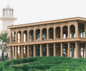 这还是我认识的丰义吗？灯塔餐厅、玻璃栈道……